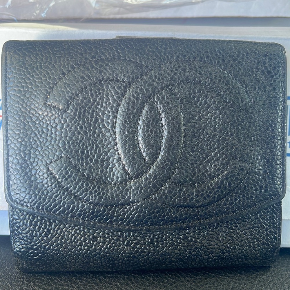 EUC CHANEL Timeless CC logo Double-hook Caviar skin black Trifold Wallet